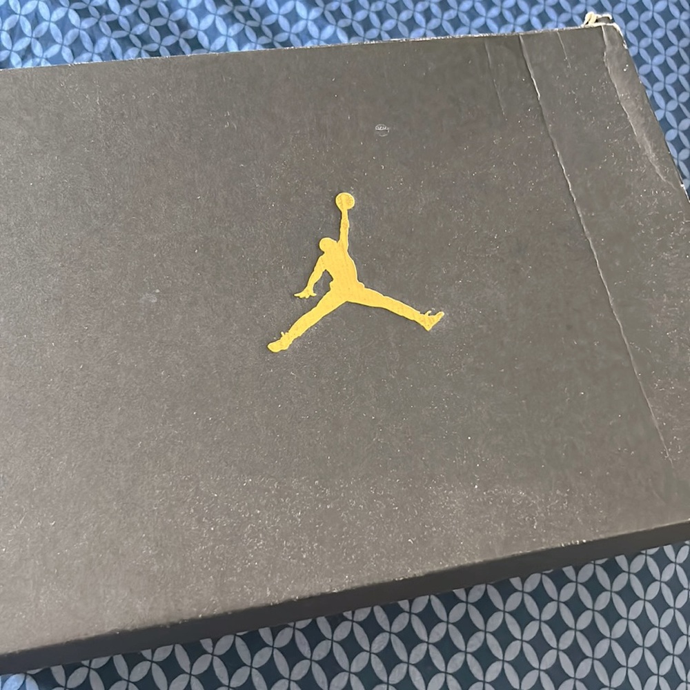 Air jordan 1 mid SE “coconut milk”